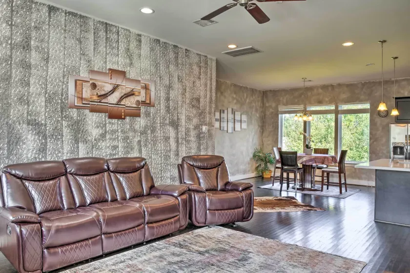 Central Houston Townhouse - 1 Mi to Downtown! - Image 1