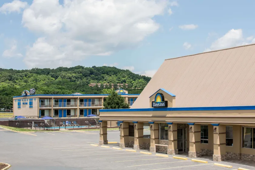 Days Inn by Wyndham Staunton - Image 1