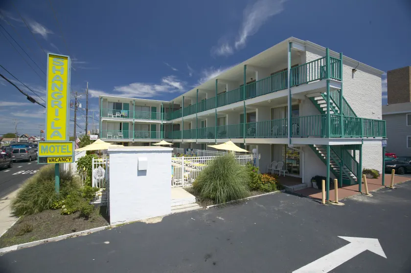 Shangri-La Motel - Image 1