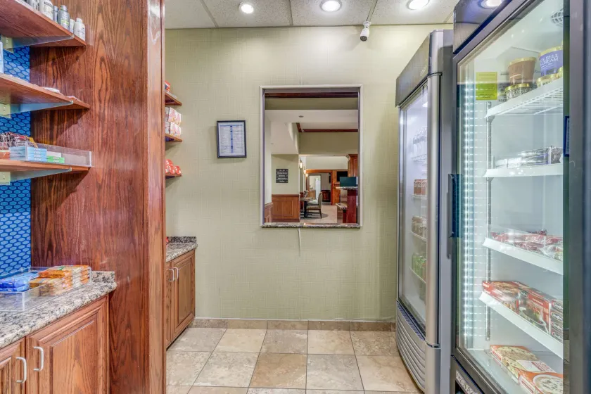 Hampton Inn & Suites Gainesville - Image 1