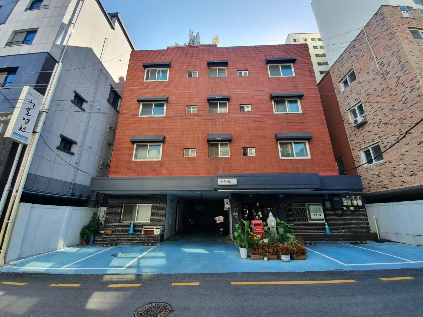 Daejeon Guesthouse Sky Garden - Image 1