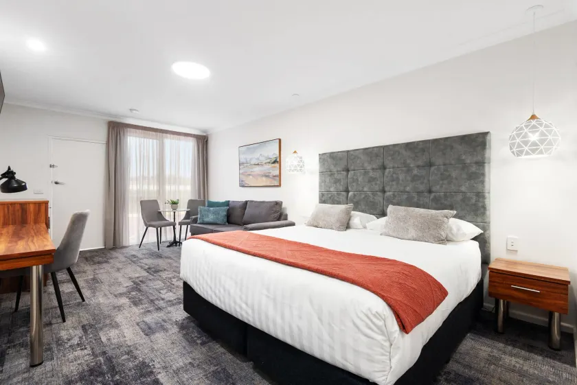 Comfort Inn Deakin Palms - Image 1