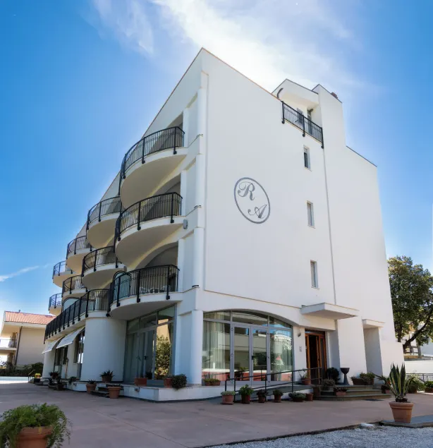 Altamira Residence - Image 1