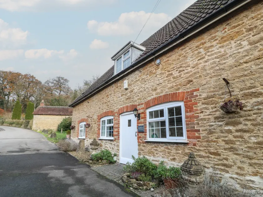 Aldrich Cottage - Image 1