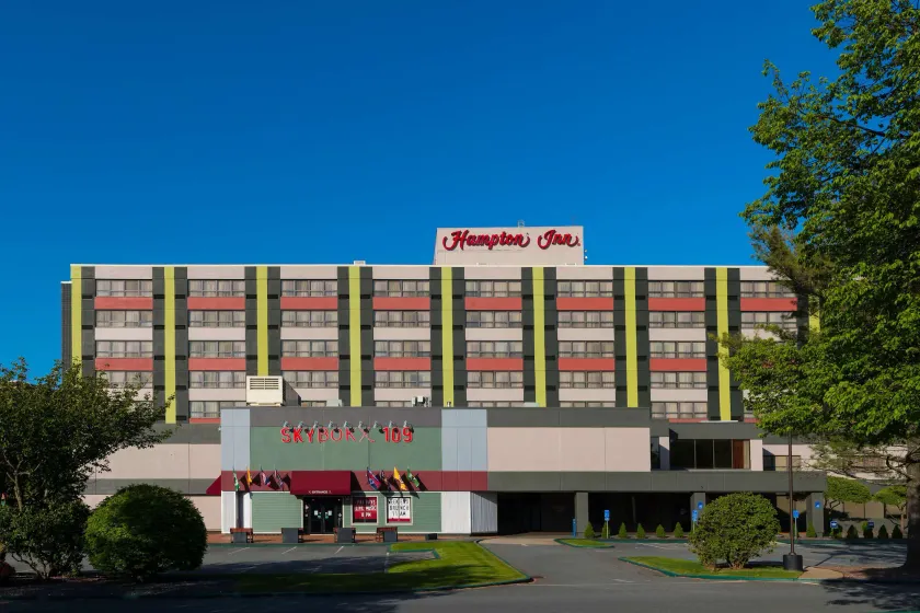 Hampton Inn Boston Natick - Image 1