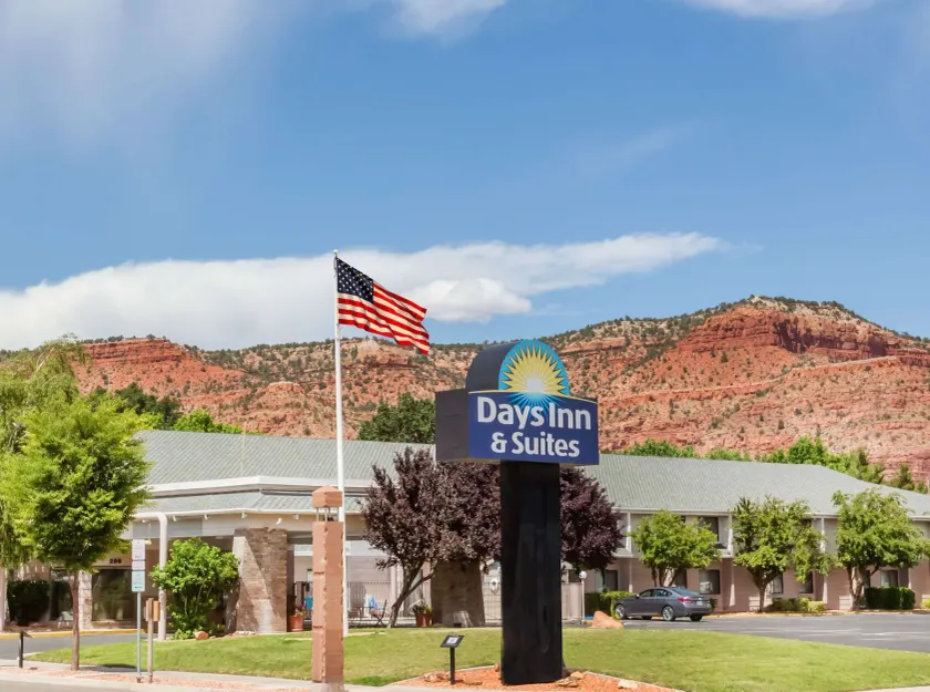 Days Inn & Suites by Wyndham Kanab - Image 1