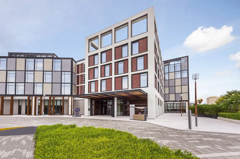Hampton by Hilton Dubai Al Seef - Image 1