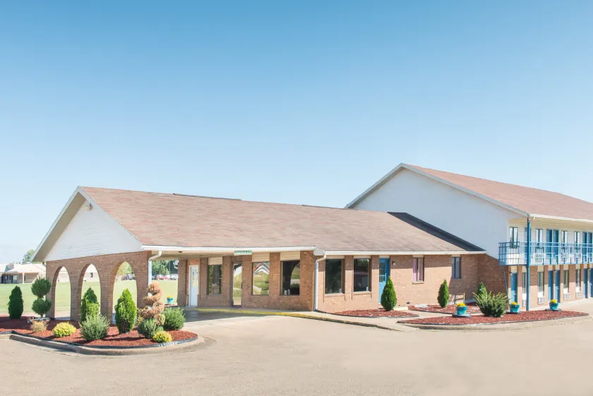 Cactus Inn and Suites - Image 1