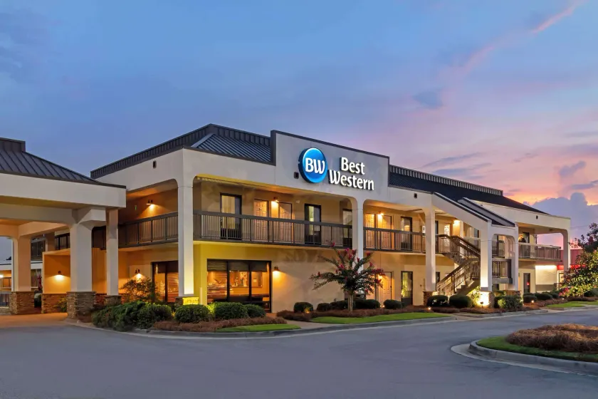 Best Western Colonial Inn - Image 1