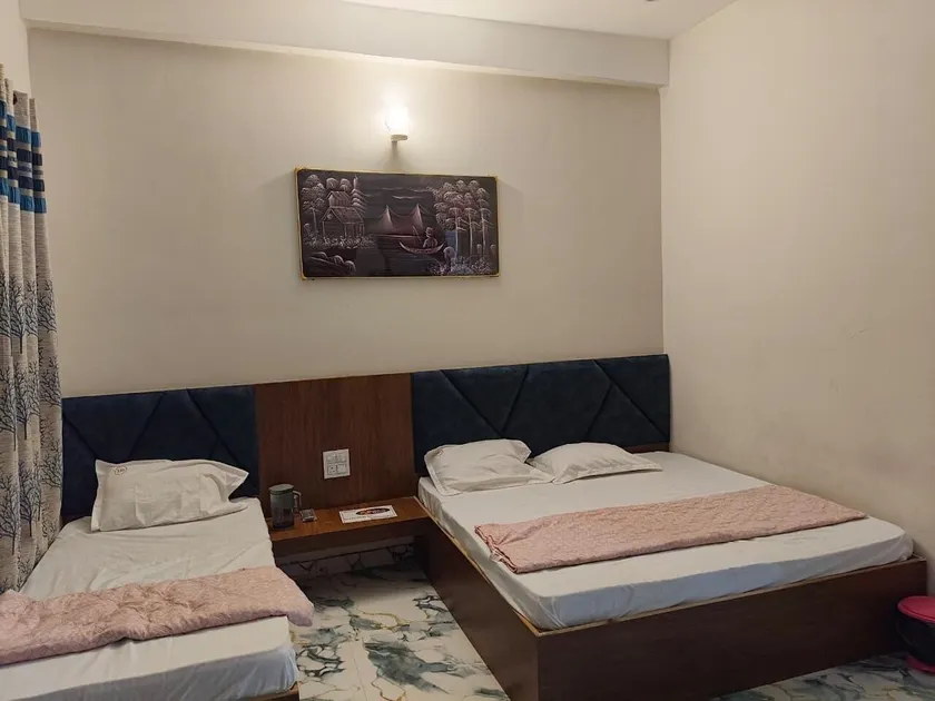 Hotel Shri Balaji Dham, Family Room Near Mathura Railway Station - Image 1