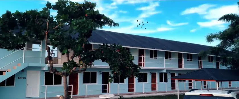 Airport Beach Hotel - Image 1
