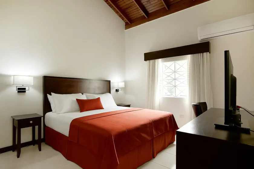 Shirley Retreat - Image 1