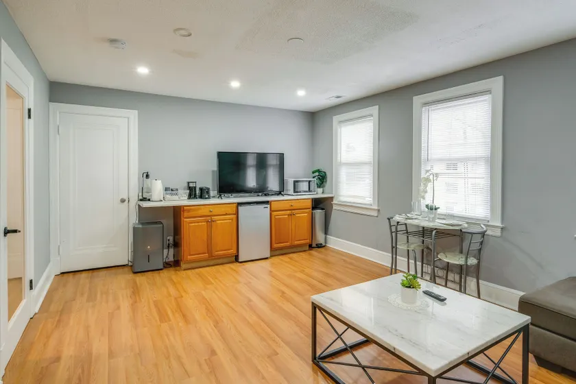 Easy Metro Access: Wfh-friendly Apt 7 Mi to DC! - Image 1