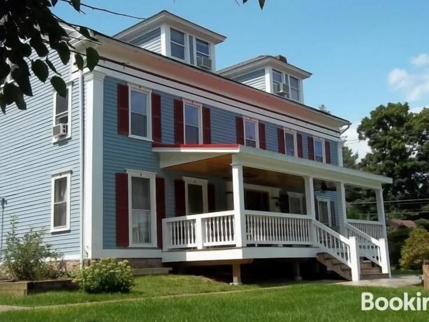 Tin Brook Bed & Breakfast - Image 1