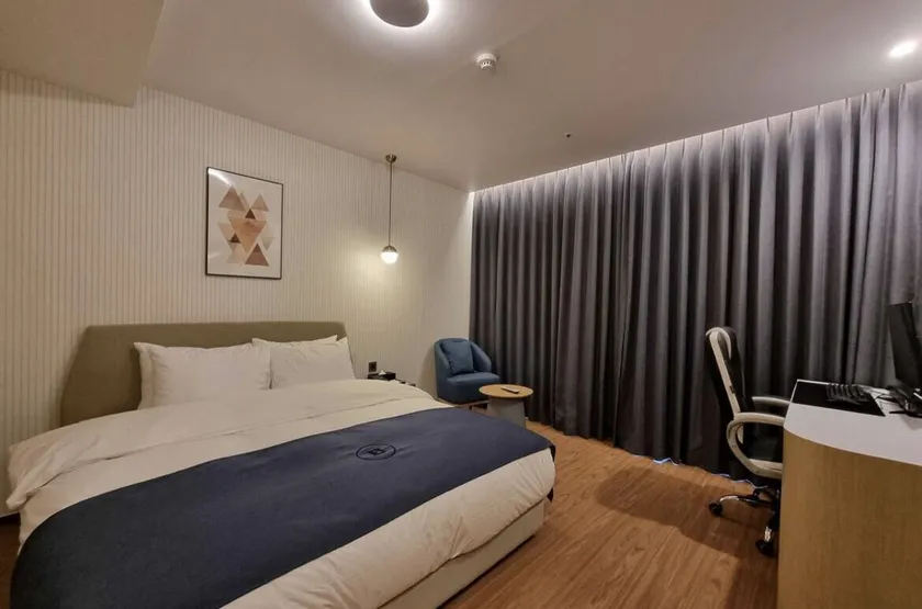 Browndot Hotel - Image 1