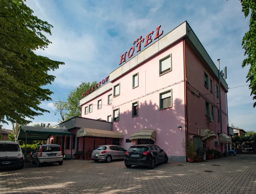Hotel Rose&Crown - Image 1