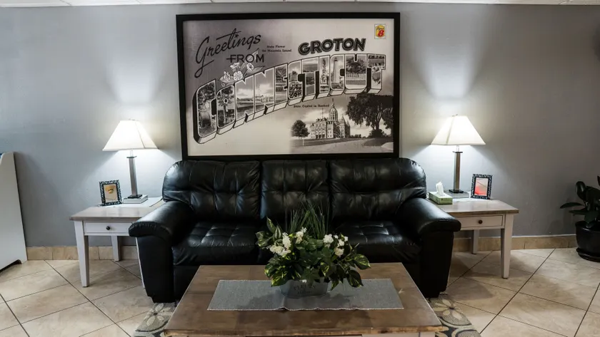 Super 8 by Wyndham Groton - Image 1