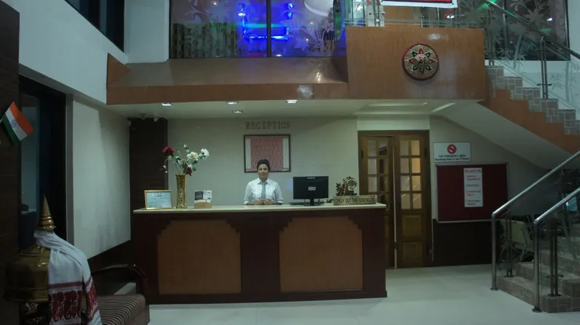 Hotel Lilawati Grand - Image 1