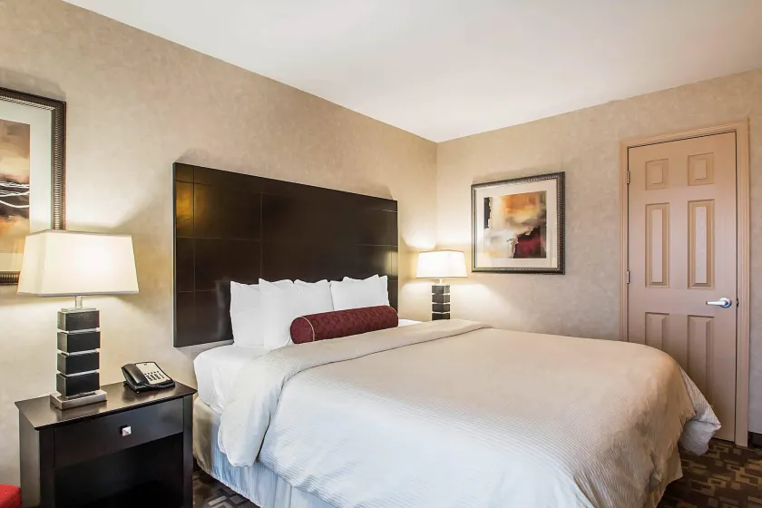 Clarion Inn Elmhurst - Oak Brook near I-88, I-290, I-294 - Image 1