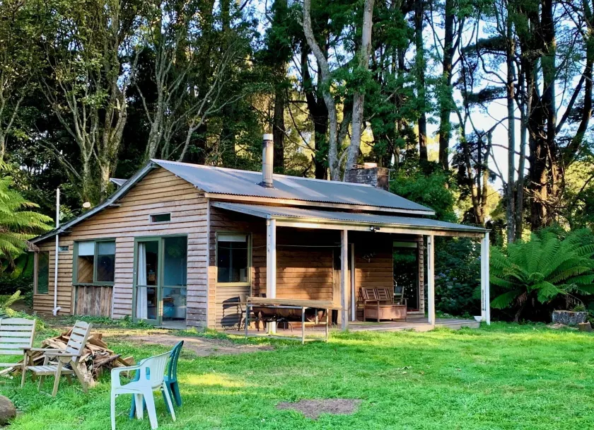 Cabin in the Forest, Cosy Couples Retreat - Image 1