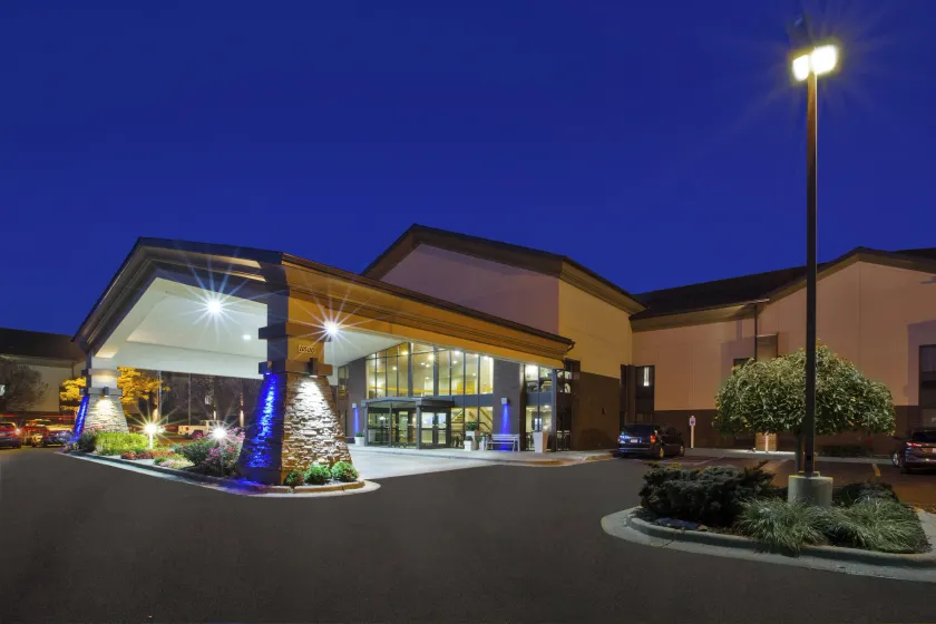 Holiday Inn Express Detroit-Warren/General Motors Technology Center by IHG - Image 1
