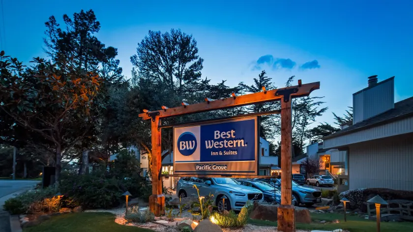 Best Western The Inn & Suites Pacific Grove - Image 1
