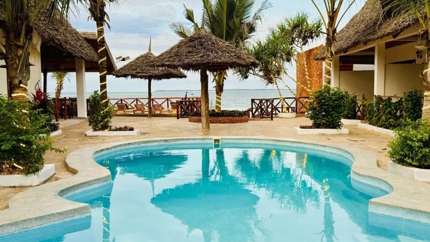 Moya Beach Hotel - Image 1