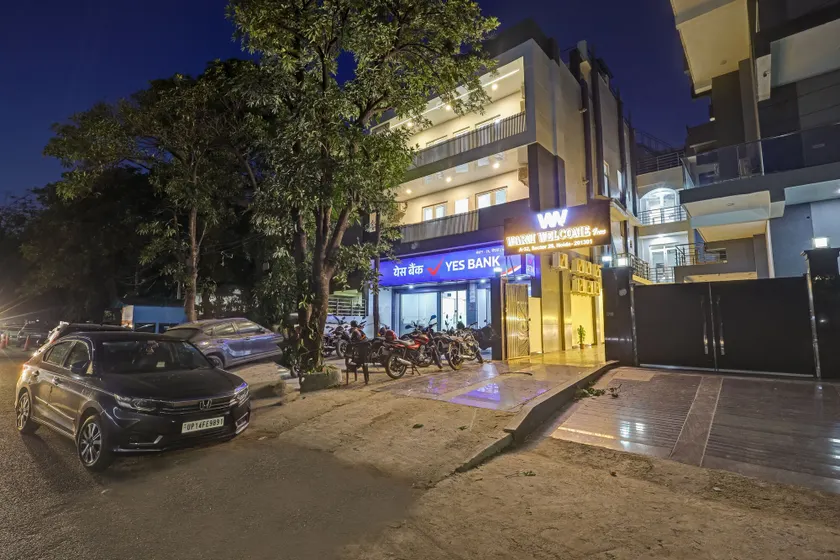 Hotel Warm Welcome Inn 26 - Near Sector 18 Metro Noida - Image 1