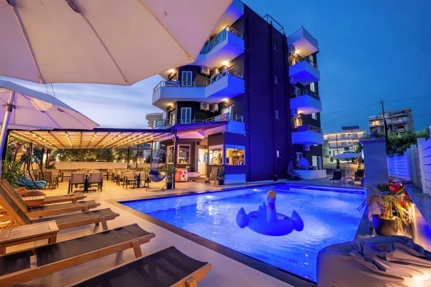 Sunshine Hotel - Image 1