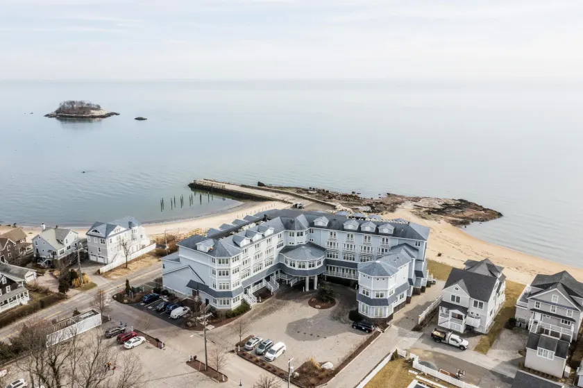 Madison Beach Hotel - Image 1