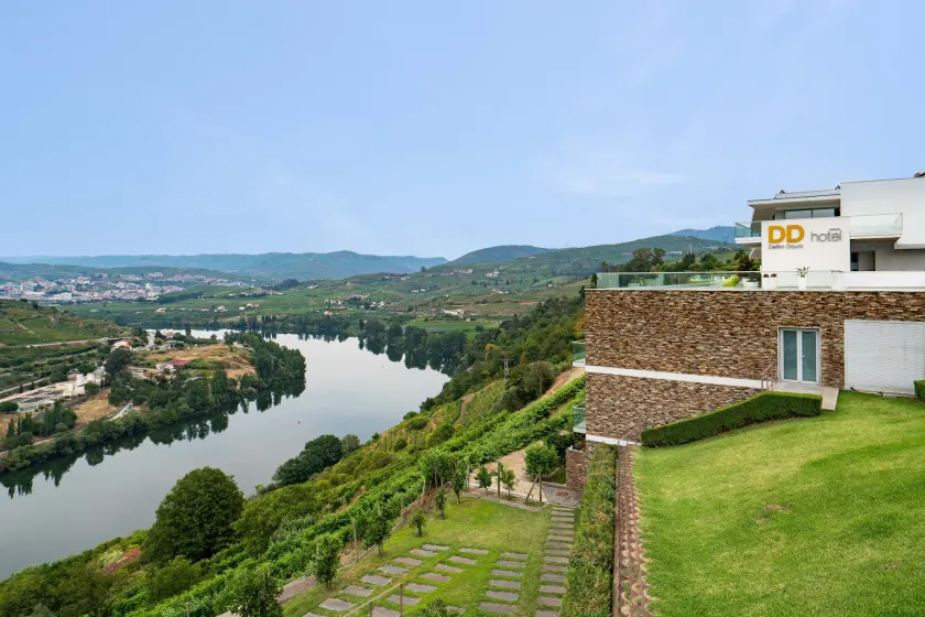 Delfim Douro Hotel - Image 1
