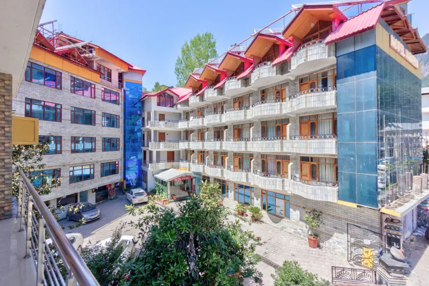Hotel Naveen Manali - Image 1