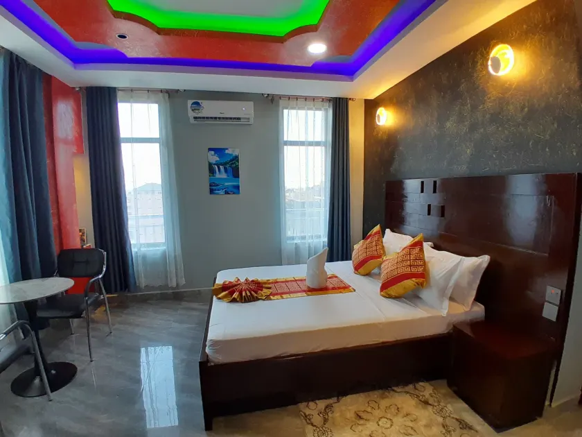 Mazola Diamond Hotel - Image 1