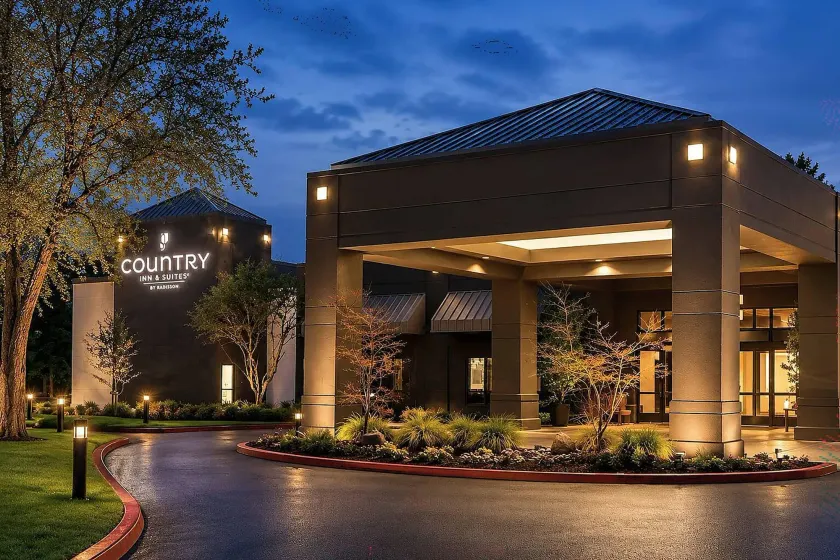 Country Inn & Suites by Radisson, Seattle-Bothell, WA - Image 1