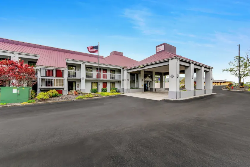 Red Roof Inn Kingsport - Image 1