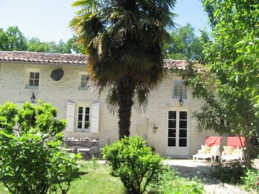 Gite du Calme 3 Star Bed & Breakfast Cognac - Image 1