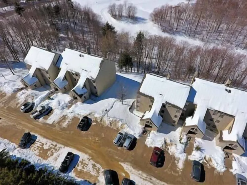 Whiffletree B8 Großartige 3-Schlafzimmer-Oberwohnung. Nahe zu allem - Shuttlebus zum Berg und Skifahren zurück. Der Tubing-Park ist auch ganz in der Nähe. Außen-Sommerpool. In der Nähe des Golfplatzes - Image 1