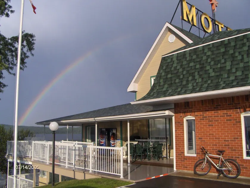 Motel Royal - Image 1