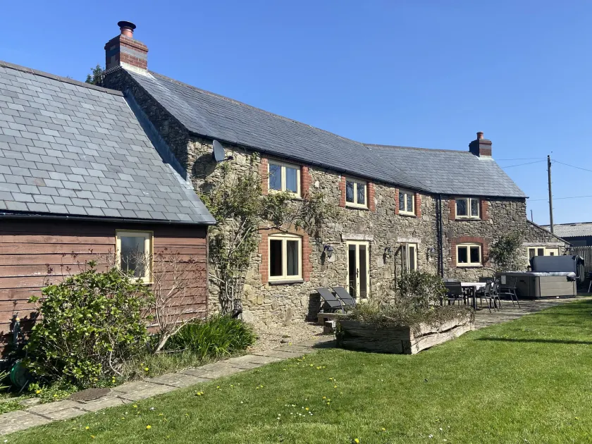 Varley Lodge - Image 1