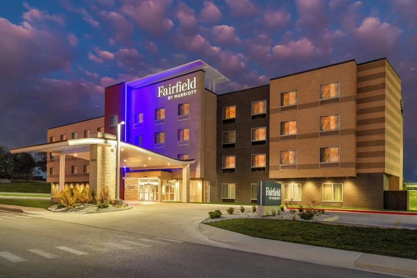 Fairfield by Marriott Inn & Suites Kansas City at The Legends - Image 1