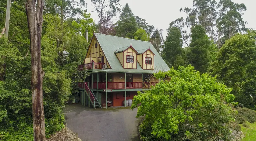 Mountain Lodge - Image 1