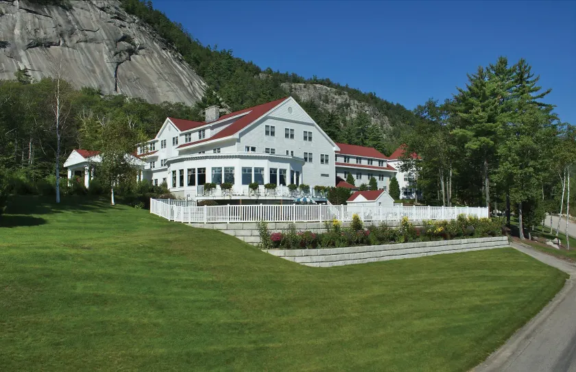 White Mountain Hotel and Resort - Image 1