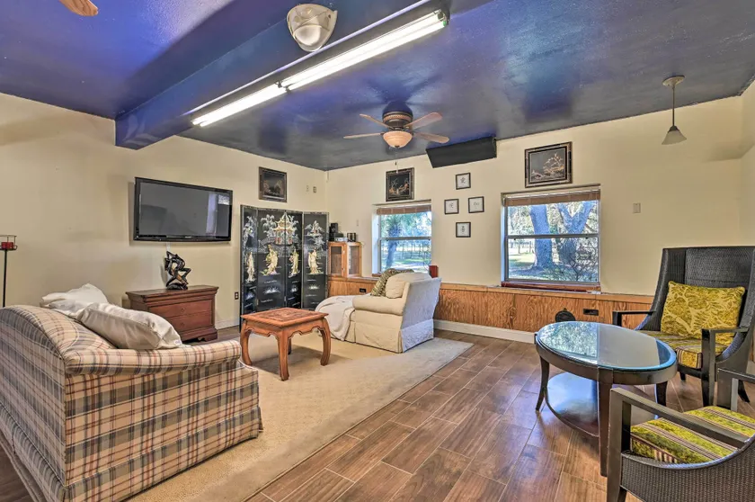 Central Florida Escape on 5 Acres w/ Grill & Pool! - Innvendig