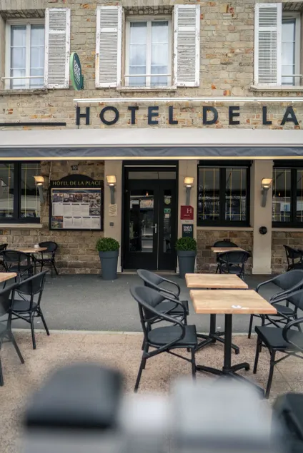 LOGIS -Hotel & Restaurant de la Place - Image 1