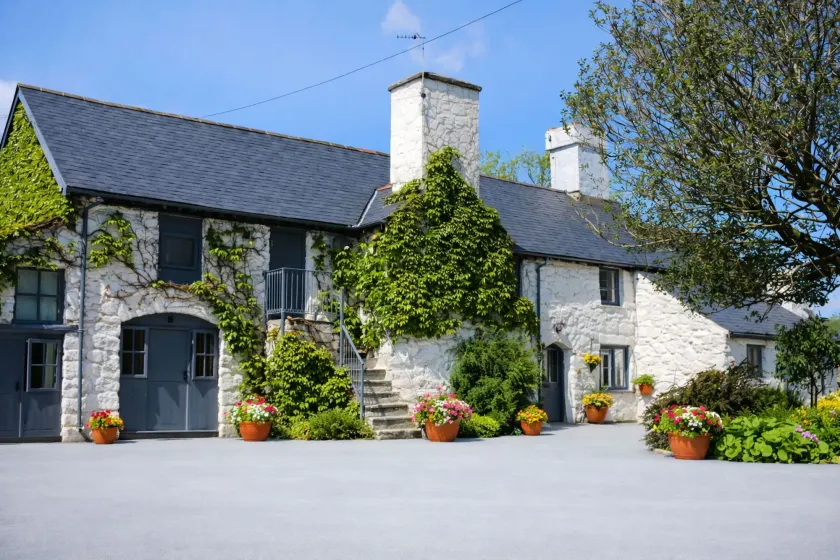 Dolgun Uchaf Historic Guesthouse and Cottages with Boutique Bedrooms In The Heart of Snowdonia - Image 1