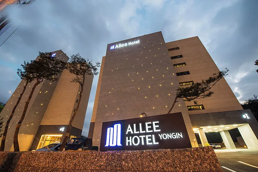 Allee Hotel - Image 1