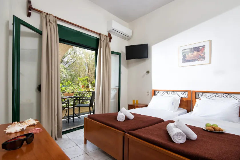 Central Cozy Apt 150m From Beach - Image 1