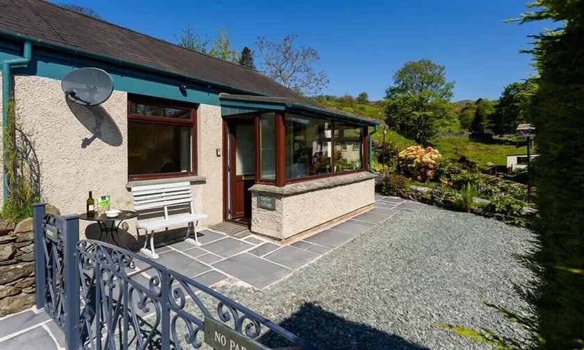 Corner Cottage - Image 1