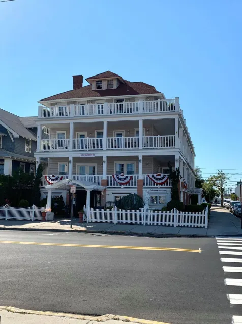 Ocean Manor 1100 Inn - Image 1
