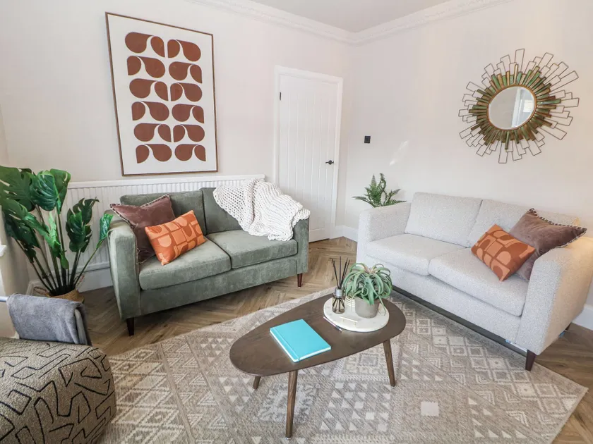 37 Berry Hill Lane - Image 1